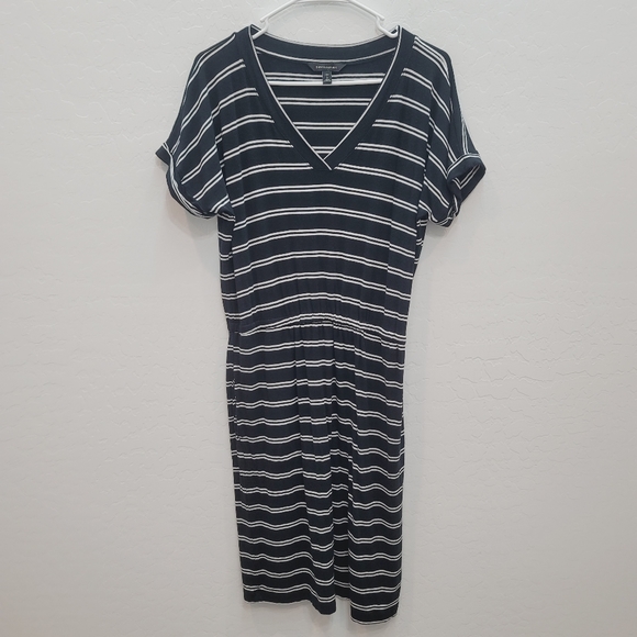 💕 Banana Republic Blouson Dress Striped Black White V-Neck Size Small Petite - Picture 9 of 12